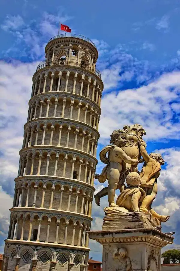 Enjoy A Lucca and Pisa Tour-the leaning tower of Pisa