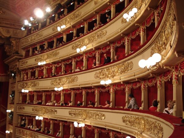 Best of Milan Walking Tour with La Scala Opera House - Image 4