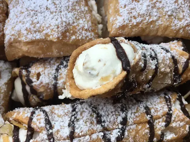 Cannoli, Italian pastries with ricotta and icing sugar