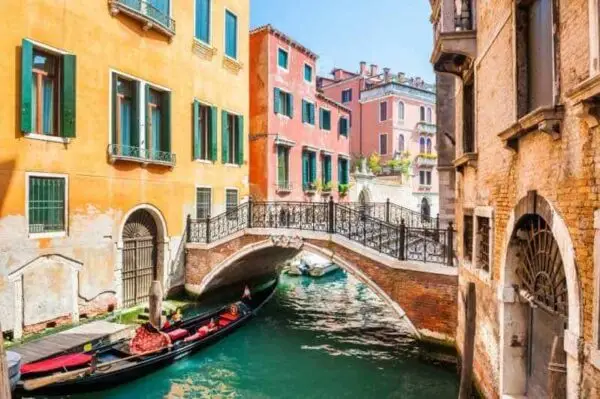 Avoid Crowds in venice