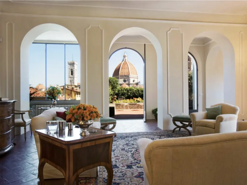 Experience luxurious Italian living with Artviva's villa