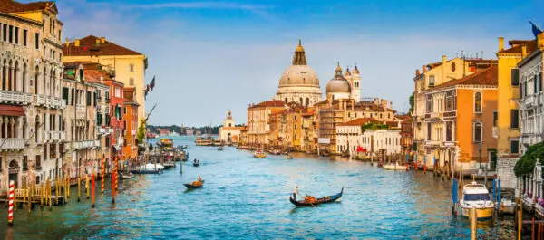 Venetian Masters – The Last Silk Weavers in Venice: Artisan Workshop Visit - Image 2